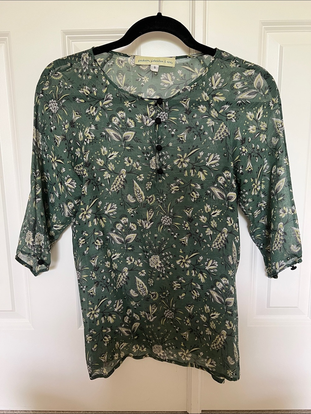 Jackson, Johnston & Roe sheer 3/4 sleeve blouse